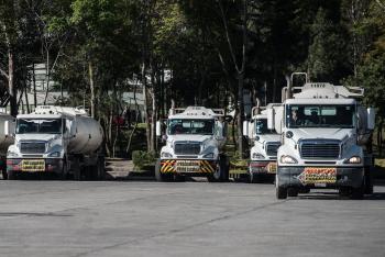 Gobierno federal compra 571 pipas para regularizar abasto de combustible
