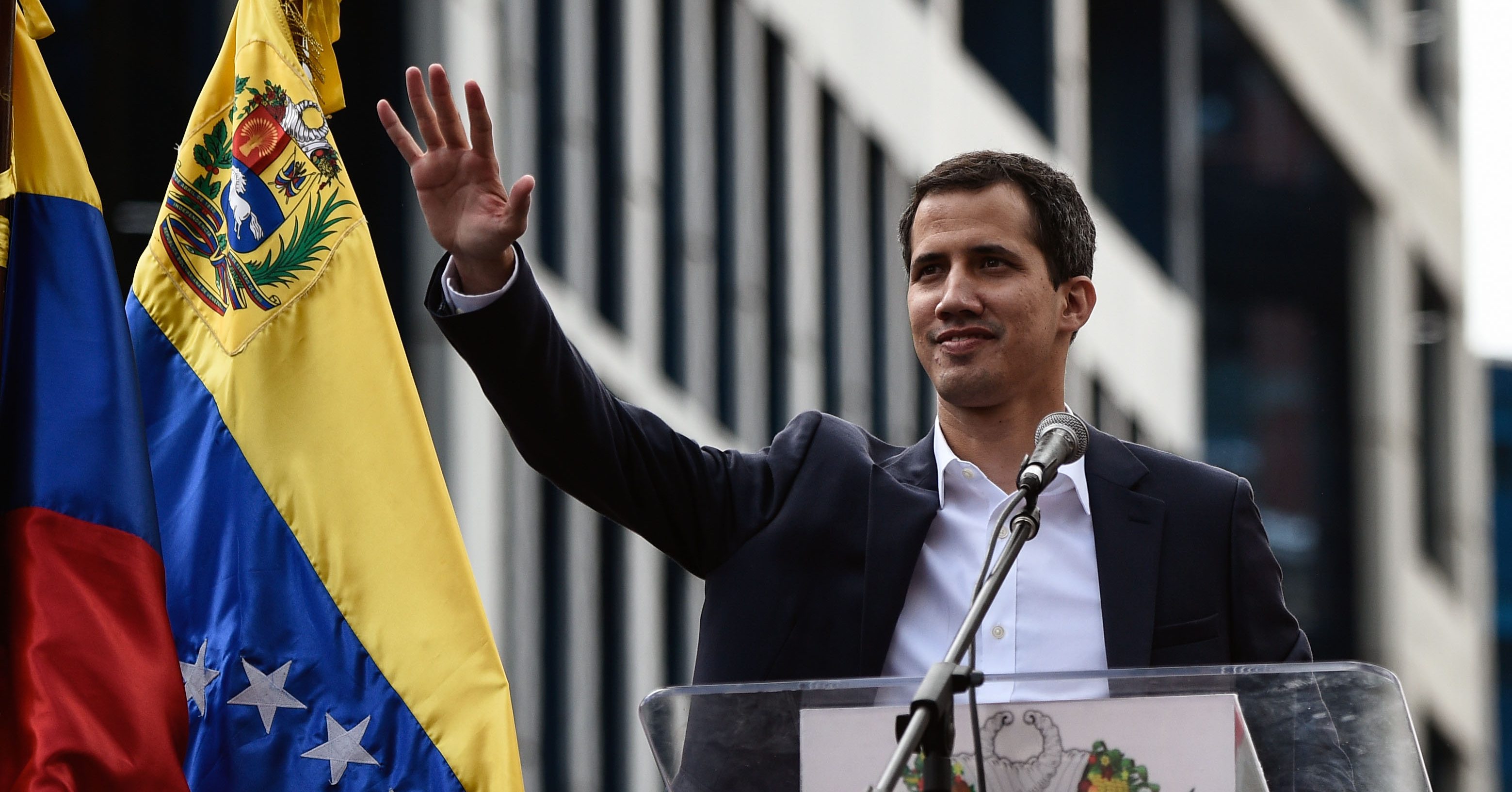  Opositor a Maduro se declara presidente interino