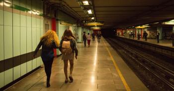 Detienen a dos sujetos por acoso en el Metro