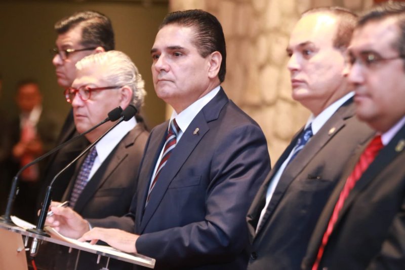 Presenta Silvano Aureoles controversia por “superdelegados”