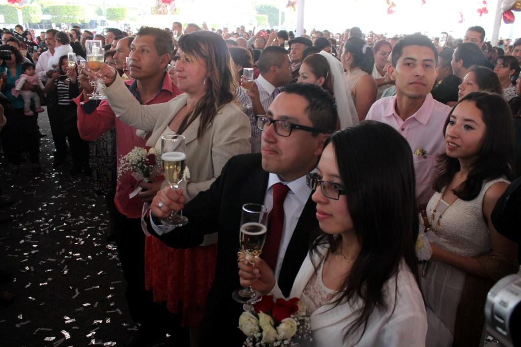 Celebran bodas colectivas en Venustiano Carranza