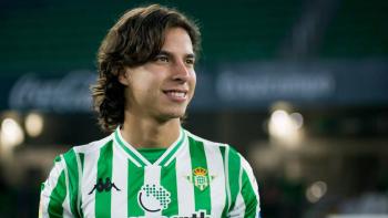 Debuta Diego Lainez con gol en la liga europea
