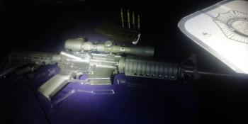 Policías de la SSC detuvieron a cinco personas con un rifle de asalto
