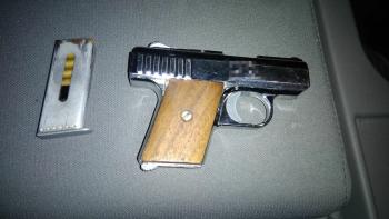 Recupera SSC 2 mil pesos y detiene a un hombre armado implicado en asalto a transeúnte