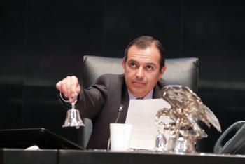 Senadores de Puebla piden licencia