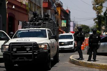 Presentan ante el juez de control a las hijas de El Ojos