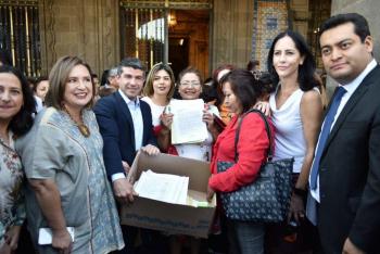 PAN entrega firmas a Sheinbaum para no cerrar estancias infantiles