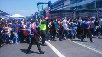 Saldo blanco en concierto de Artic Monkeys