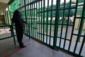 En Nuevo Léon trasladan a reos peligrosos a penales en Durango y Coahuila