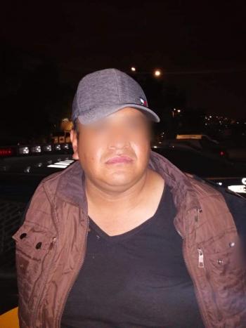 Policías de la SSC arrestan a un hombre y dos menores por presunto robo a transeúnte en Iztapalapa