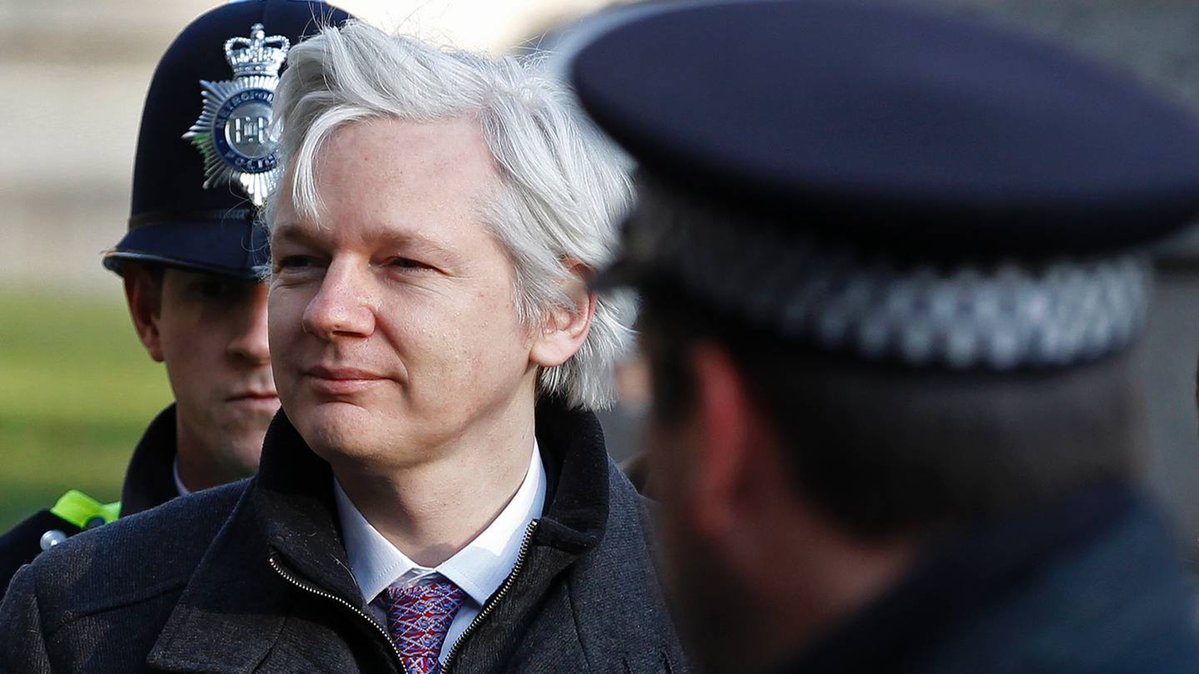 Arrestan a cofundador de Wikileaks Julian Assange en Londres