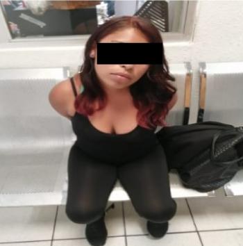 Policías de la PA de la SSC presentan al Ministerio Público a dos implicadas por robo a tiendas departamentales