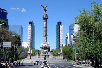 Jueves caluroso y con cielo despejado en la Ciudad