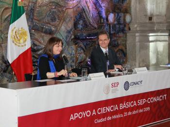 Anuncian SEP y Conacyt recuperación del apoyo a la ciencia pública