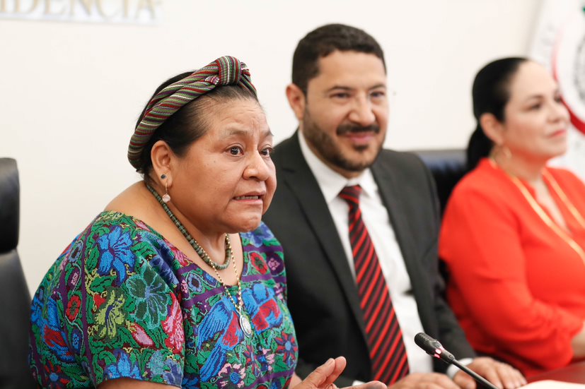 Ante Rigoberta Menchú senadores refrendan compromiso con los pueblos originarios