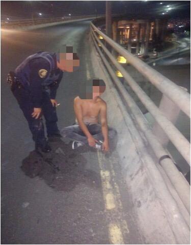 Policías de la SSC auxilian a un joven que pretendía arrojarse del puente la Concordia