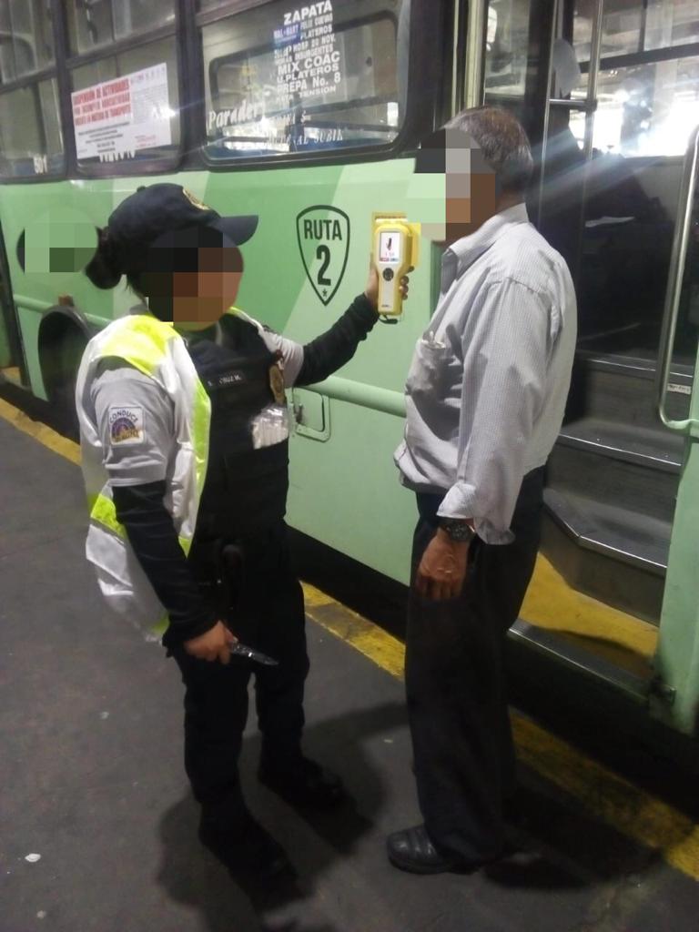 SSC realiza pruebas de alcoholemia a conductores del transporte público en el CETRAM Zapata