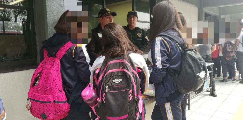 Conviven Policías de la SSC con alumnos del CETIS número 32 en la Feria de Seguridad Escolar