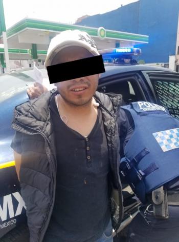 Policías de la SSC arrestan a un hombre acusado de robo con violencia en la Colonia Centro