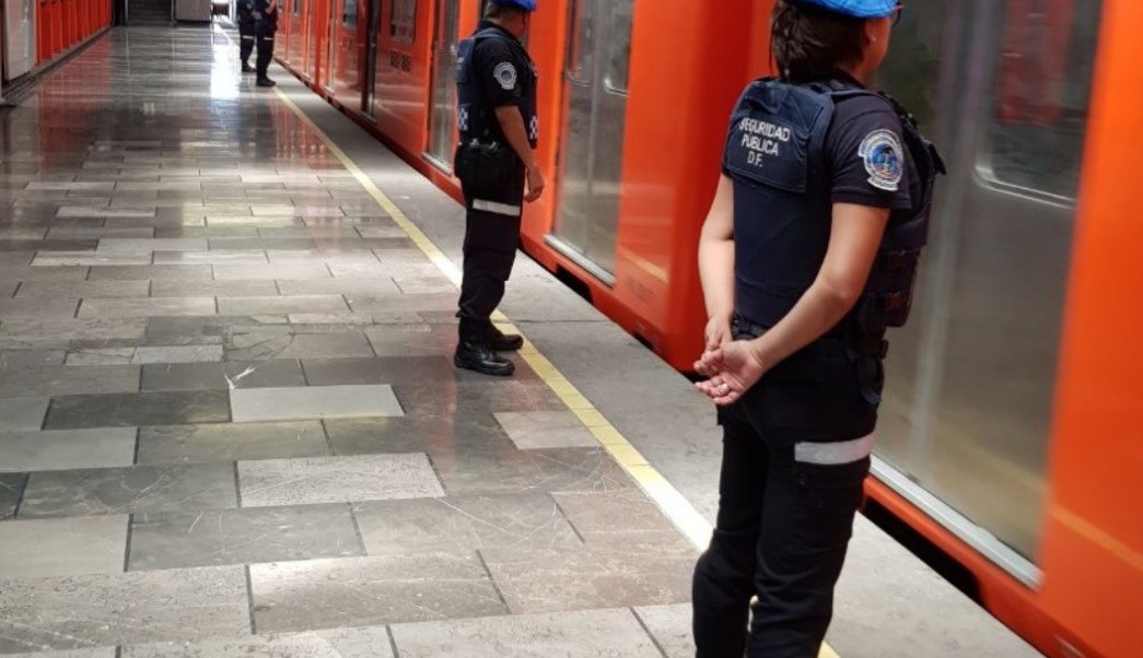 Detiene Personal de Seguridad del Metro a persona que intentó robar Celular