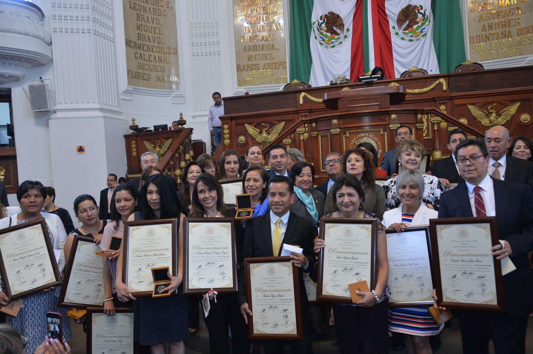 El Congreso de la Ciudad de México galardona a 35 docentes de la capital