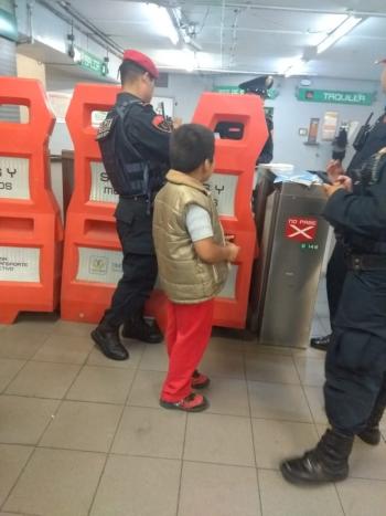 SSC resguarda y entrega a sus familiares a un menor extraviado en la estación Bellas Artes del Metro