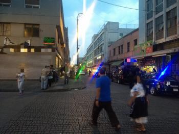 Policías de la PA de la SSC detienen a siete implicados por presunto robo a una tienda de ropa en la colonia Centro