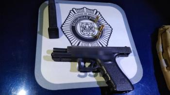 Policías de la SSC detienen a un hombre por portación ilegal de arma en Iztapalapa
