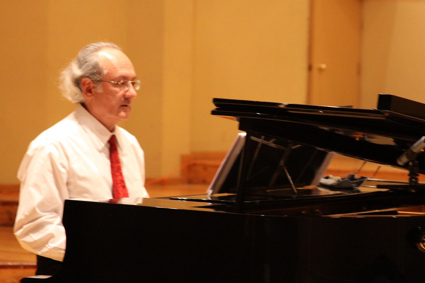 Ofrecerán tres estrenos el pianista Emilio Lluís y el oboísta Carlos Santos en la Biblioteca Vasconcelos
