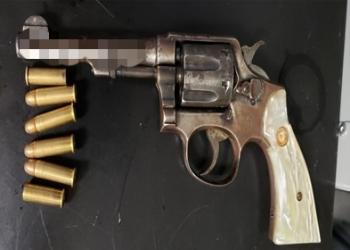 Policías de la SSC auxilian a conductora de un vehículo y detienen a un implicado con presunto robo en Coyoacán