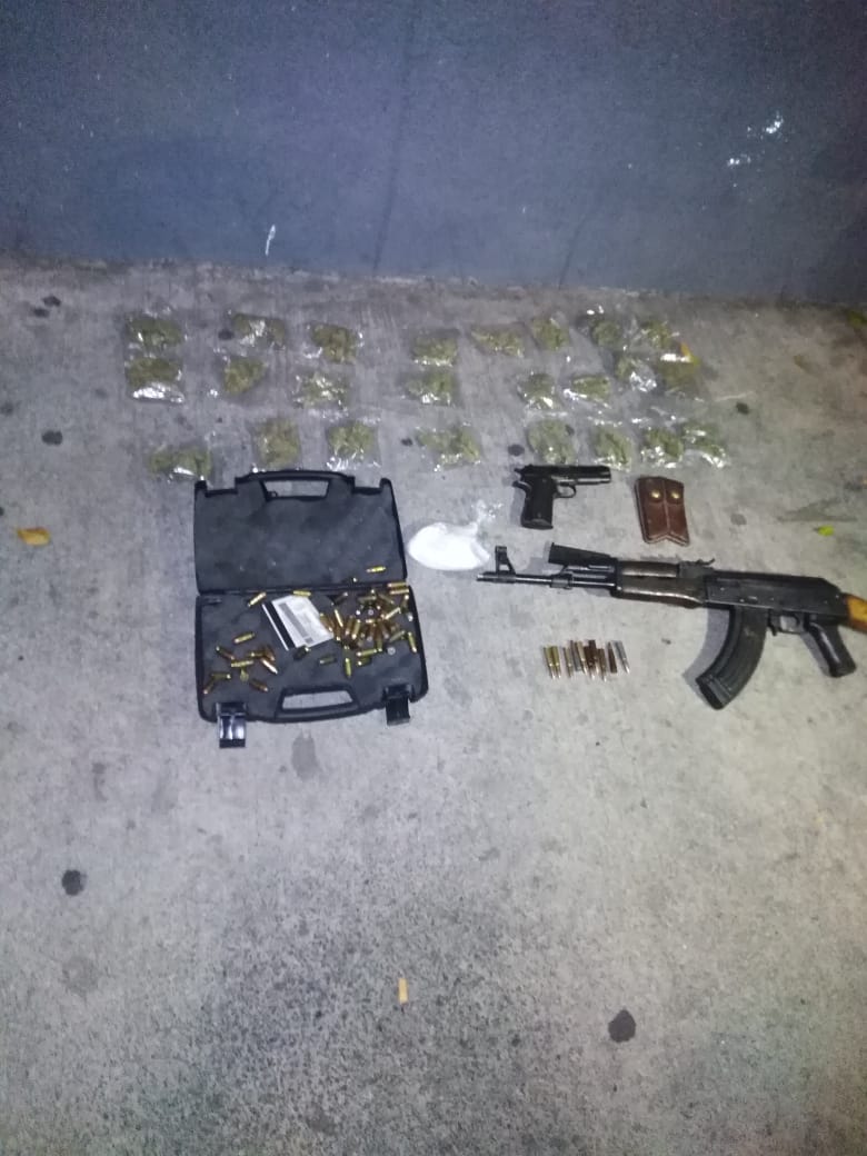 ARRESTAN A CINCO PERSONAS POR PORTACIÓN DE ARMAS DE FUEGO Y POSESIÓN DE ENERVANTES EN TLALPAN