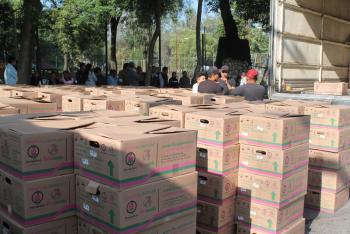 Benefician a Campesinos Xochimilcas con entrega de 52 Mil Plántulas de Nochebuenas