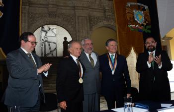 Entrega Rector de la UNAM Reconocimiento a Chertorivski y a Harp