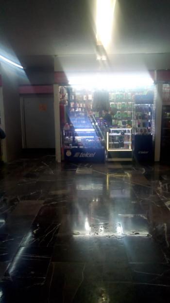 Policías de la PBI de la SSC detiene a un menor de edad implicado con el presunto robo de un celular en la estación Candelaria