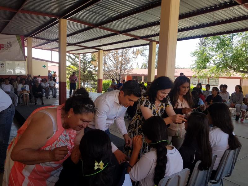 Benefician a 187 estudiantes de secundaria de Apulco y Nochistlán con lentes gratuitos