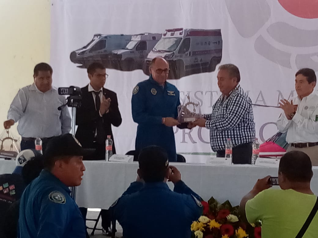 Director General de Servicios Aéreos recibe reconocimiento por labor brindada en la Explosión de Ducto de Hidrocarburos en el Estado de Hidalgo