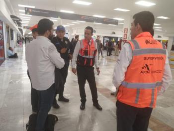 Policías Auxiliares de la SSC devuelven 25 Mil Pesos de un Cajero Automático en el Aeropuerto Capitalino