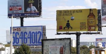 Urgen Autoridades a Empresarios a retirar anuncios ilegales