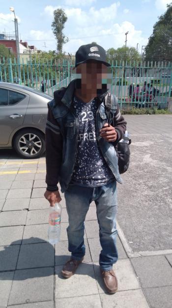 Policías de la SSC apoyan a Ciudadano Guatemalteco que fue abandonado en la Estación Tacubaya