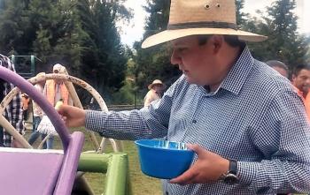 Vecinos reconocen trabajos de la jornada Alcalde en tu barrio realizado en San Pedro Atocpan