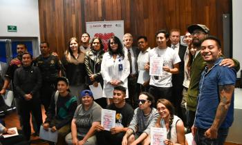 Artistas urbanos transforman la imagen exterior del Hospital General de México