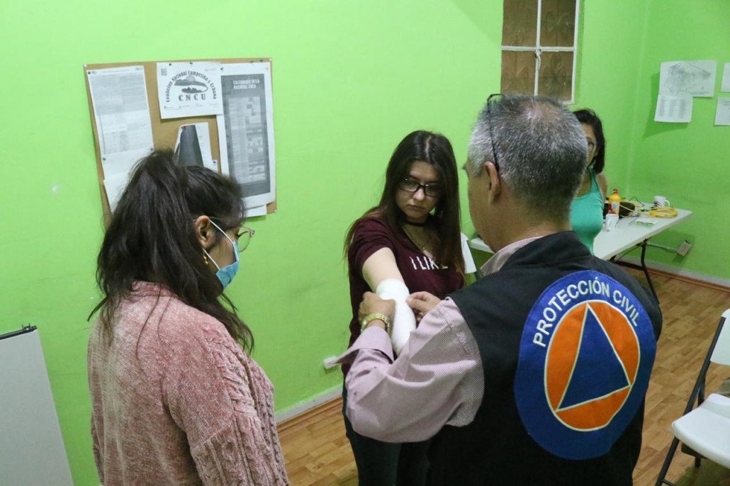 Capacitan a servidores públicos y vecinos de Cuauhtémoc en protección civil y primeros auxilios