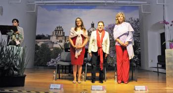 Exponen historia y futuro del rebozo, símbolo de la identidad mexicana