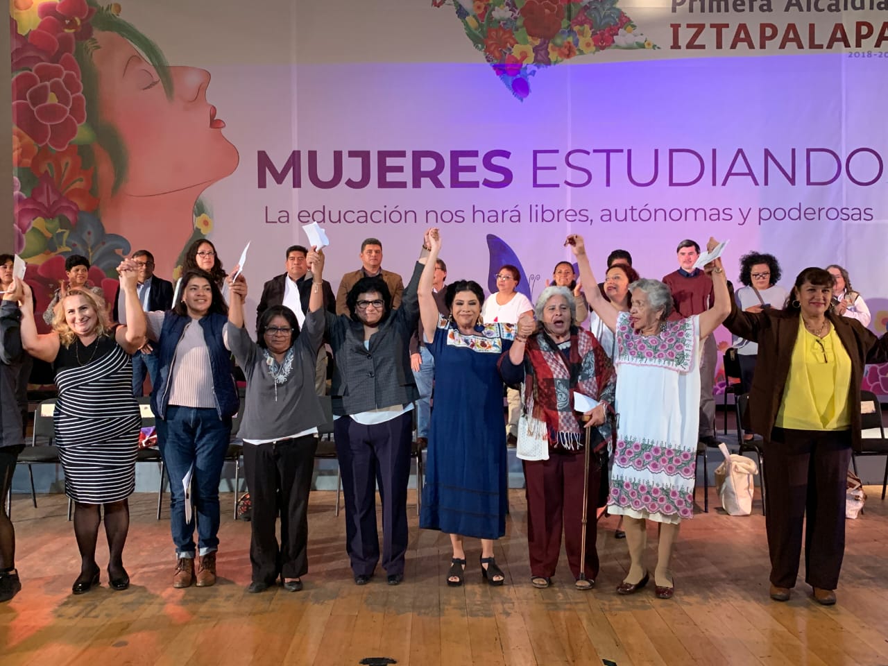Entregó Clara Brugada Mil Tarjetas de apoyo Económico a Mujeres mayores de 30 años que reanudaron sus estudios