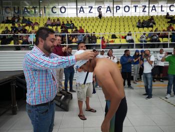 Entregan 200 Becas a niños del Centro Acuático Azcapotzalco