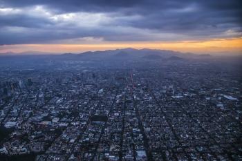 Este lunes se prevé cielo medio nublado con lluvias fuertes al Sur de la capital
