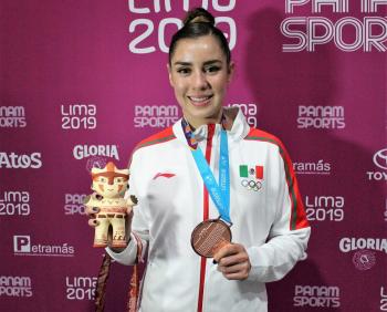 Dafne Navarro conquista el bronce en gimnasia de trampolín