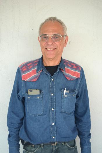 Premio Internacional a Juan Mora Catlett por formar a Cineastas como Cuarón