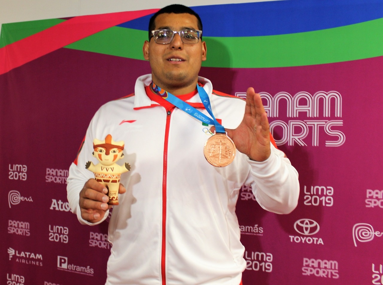 Histórico bronce para Uziel Muñoz en lanzamiento de bala