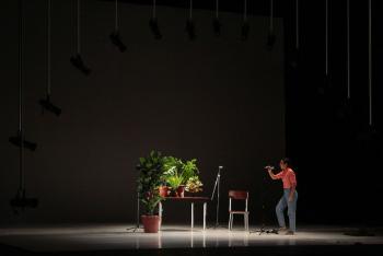 Propuesta chilena en Escénica explora la relación entre humanos y plantas